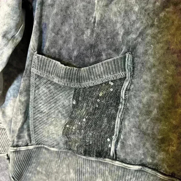 Fleur de Lis Blouse - Medium - Picture 3 of 5